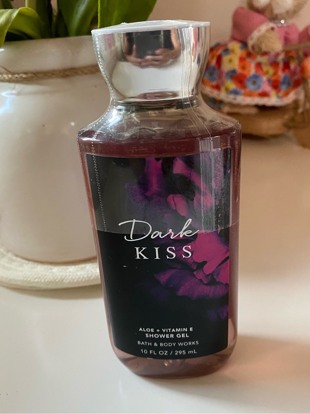 Bath & Body Works Dark Kiss Shower Gel - Purple and Black